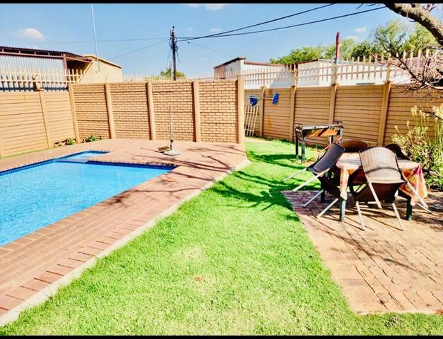 9 BEDROOM HOUSE FOR SALE IN VANDERBIJLPARK CW 1